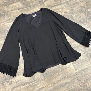 Show Me Your Mumu Top Black Bell Wide Crochet Trim Sleeve‎ Women Size Medium